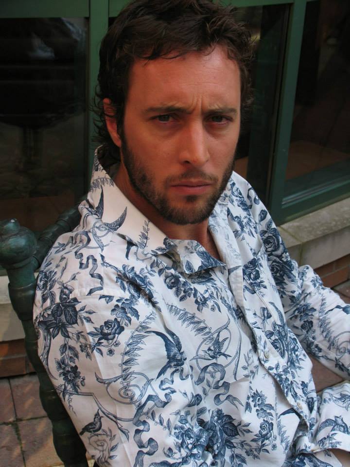 This image has an empty alt attribute; its file name is alex-oloughlin-12-september-2004-toronto-2.jpg