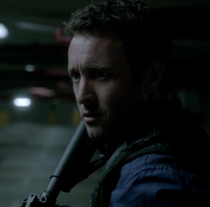 This image has an empty alt attribute; its file name is alex-oloughlin-as-steve-in-h50-s04e19.jpg