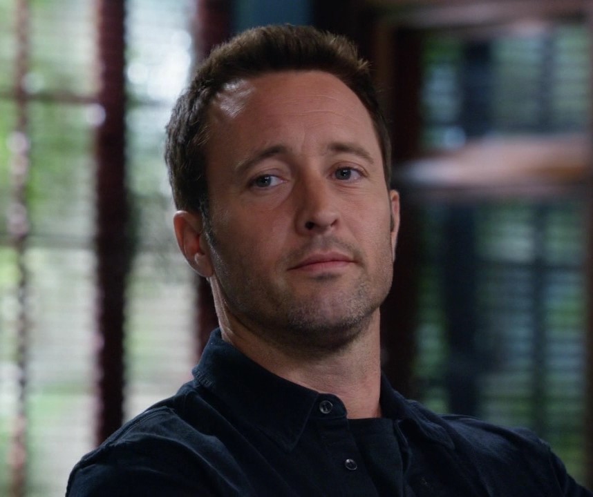 This image has an empty alt attribute; its file name is alex-oloughlin-as-steve-in-h50-s06e20.jpg