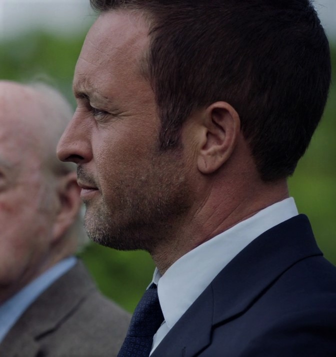 This image has an empty alt attribute; its file name is alex-oloughlin-as-steve-in-h50-s09e07.jpg